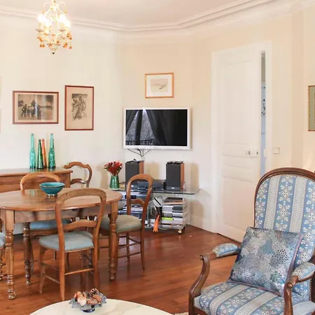 Timeless In A Haussmannian Building Appartamento *